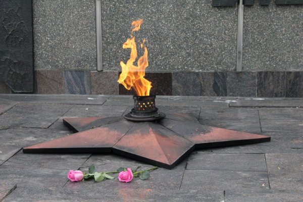 Вечный огонь в Александровском саду