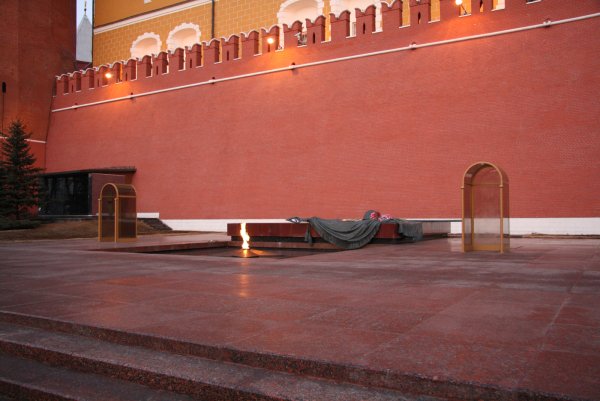 Александровский сад Москва вечный огонь