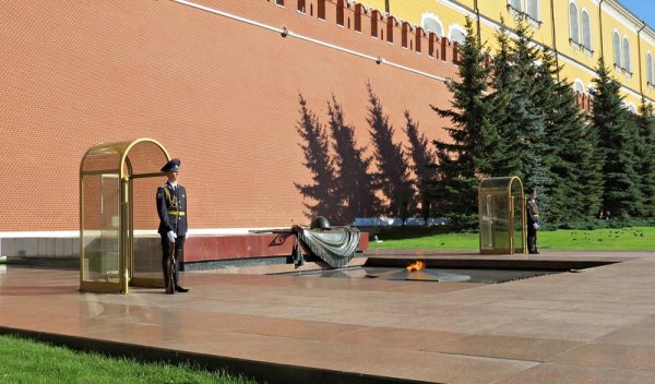 Вечный огонь в Александровском саду