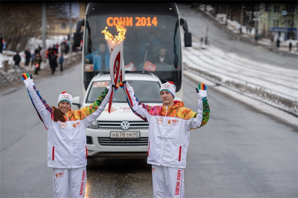 Нарьян мар факелоносцы Олимпийский огонь