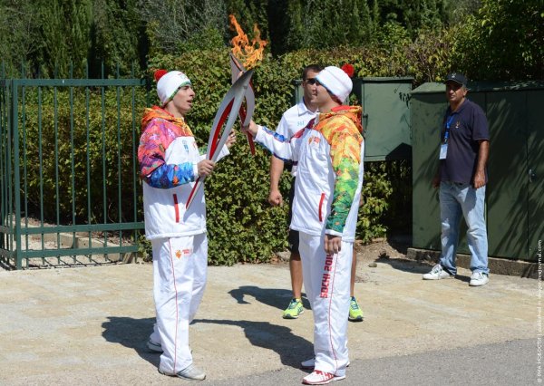 Передача олимпийского огня Сочи 2014