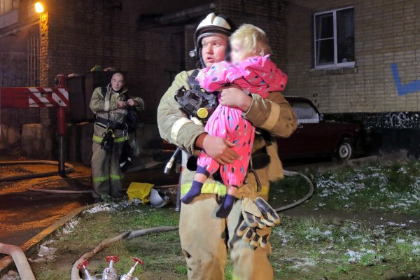 Пожарный спас ребенка