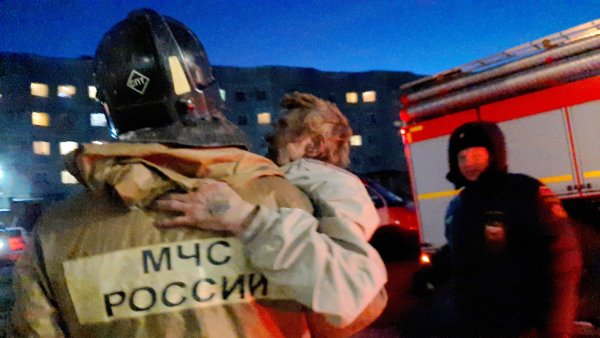 Выносит из пожара