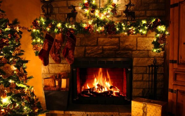 Новогодняя елка у камина