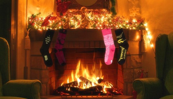 Горящий камин новогодний