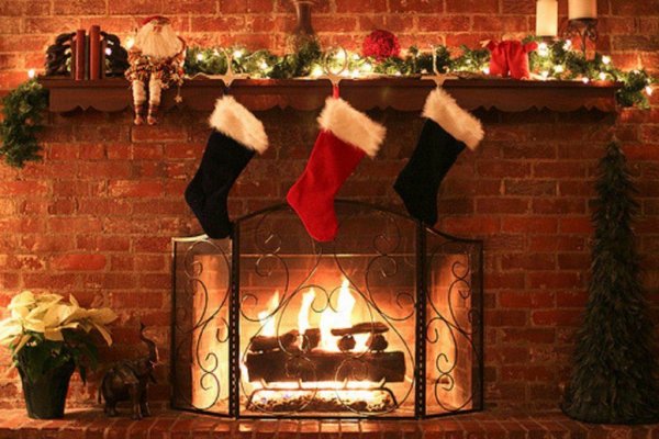 Чулки над камином Рождественские