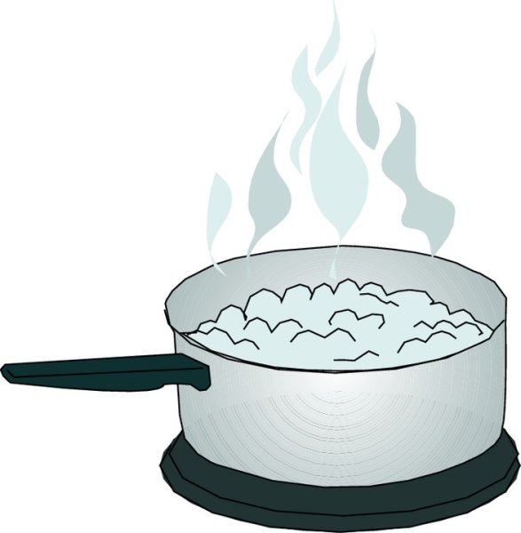 Кастрюля с кипящей водой на белом фоне