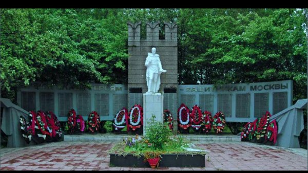 Братская могила Лобня красная Поляна