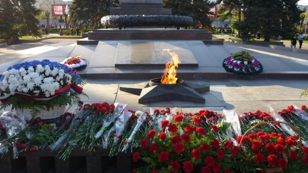 Вечный огонь на площади павших борцов Волгоград