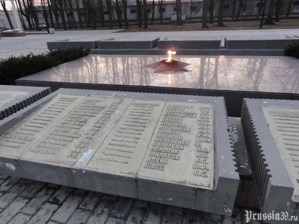 Братская могила. Ульяновск. Мемориальные плиты