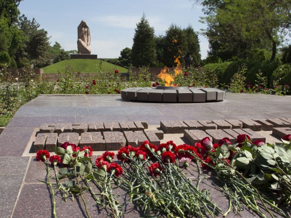 Мемориальн комплекс "Братские могилы" Ташкент