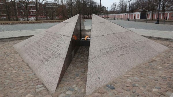 Вечный огонь в Кронштадте