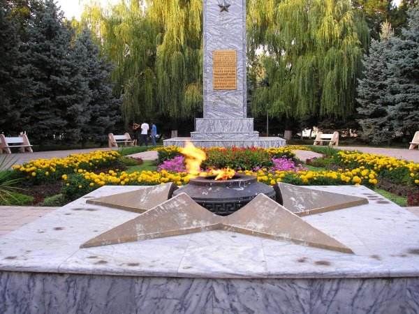 Памятник вечный огонь Армавир
