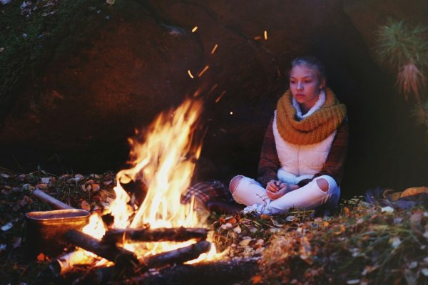 Люди у костра