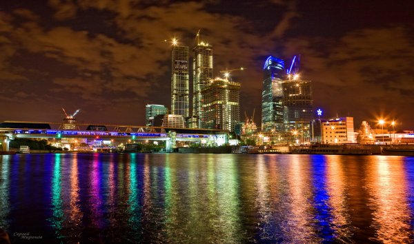 Москва Сити вид с набережной ночью