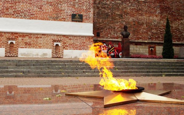 Смоленск вечный огонь в сквере памяти героев