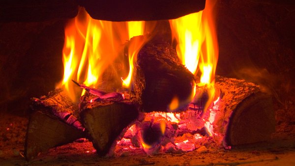 Заставка на рабочий стол камин