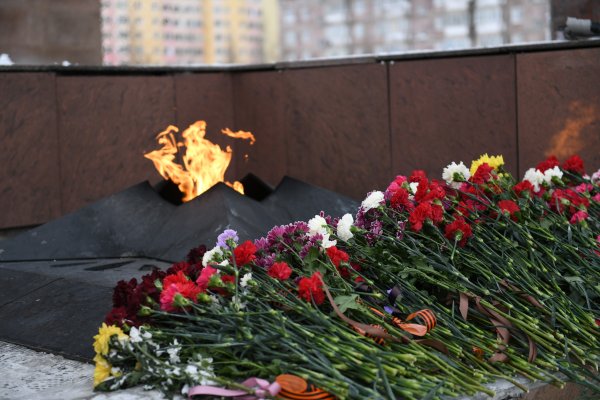 Мемориал памяти новый Уренгой вечный огонь