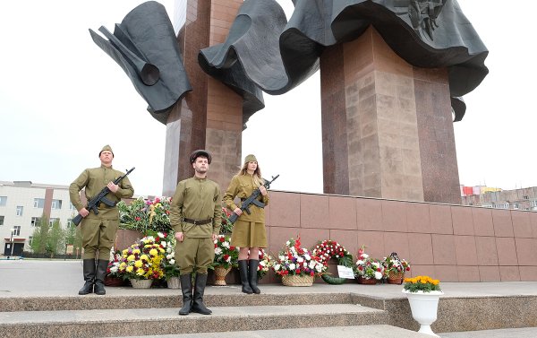 Мемориал памяти новый Уренгой вечный огонь
