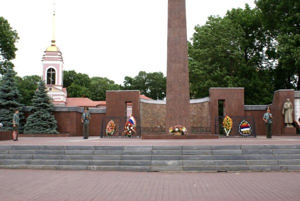 Мемориальный комплекс на площади героев в Липецке