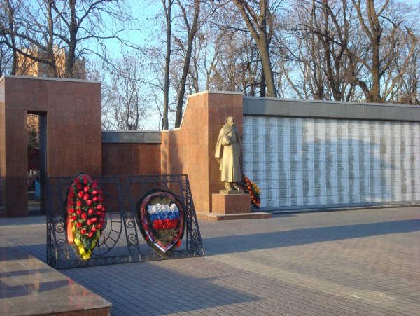Мемориальный комплекс на площади героев в Липецке
