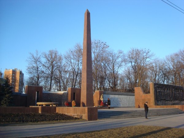 Мемориальный комплекс на площади героев в Липецке