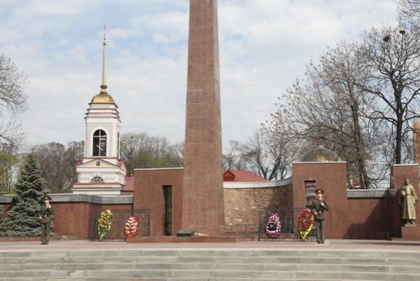 Стелла площадь героев Липецк