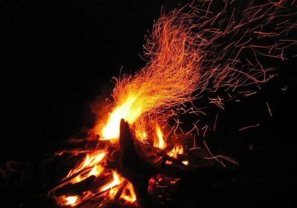 Огонь от костра
