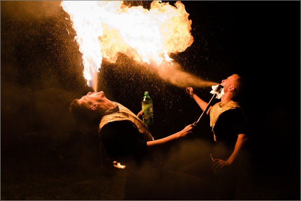 Выступление фаер шоу