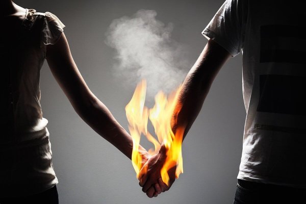 Мужчина и женщина в огне