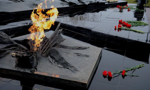 Вечный огонь мемориал Курск