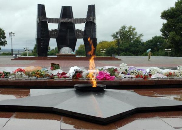 Мемориал на площади славы в Хабаровске