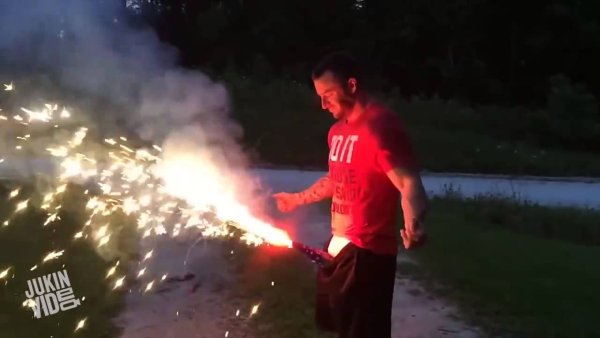 Петарда взорвалась в штанах