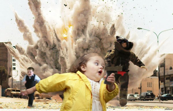 Девочка убегает от взрыва