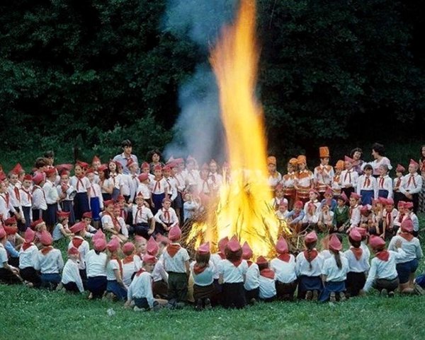 Пионерский лагерь Пионерский костёр