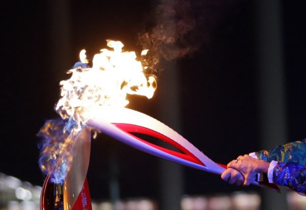 Зажжение олимпийского огня 2014