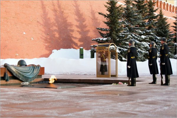 Караул у могилы неизвестного солдата Москва