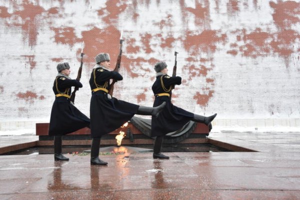 Караул у вечного огня в Москве