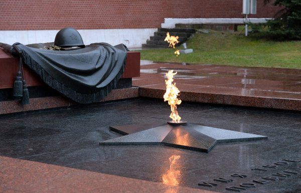 Москва вечный огонь могила неизвестного солдата