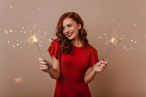 Картинки с бенгальскими огнями девушка