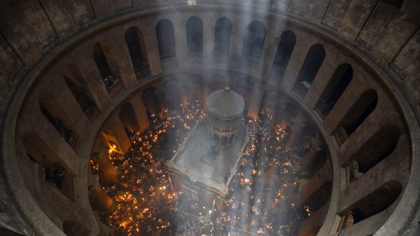 Иерусалим храм гроба Господня схождение Благодатного огня