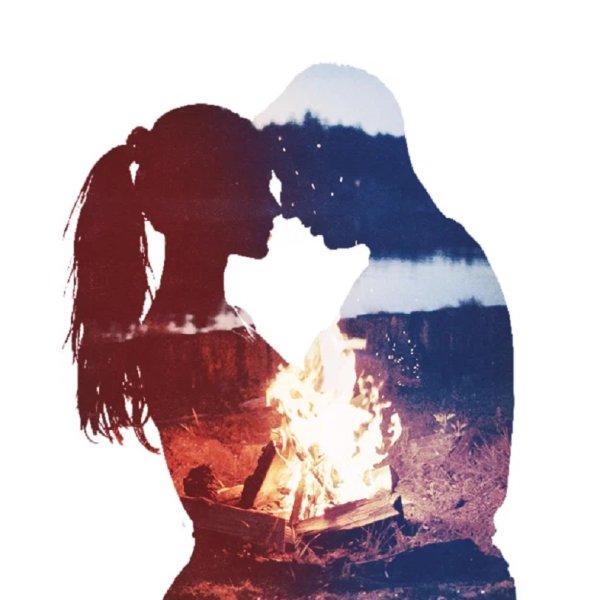 Влюбленная пара на фоне огня