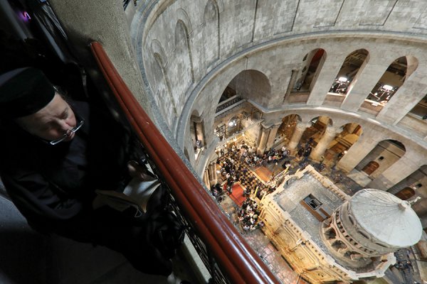 Иерусалим храм гроба Господня схождение Благодатного огня