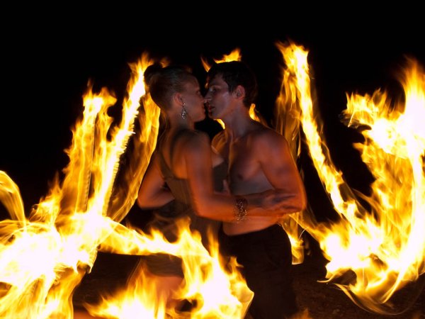 Парень и девушка в огне