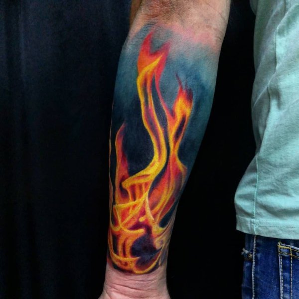 Тату пламя на руке