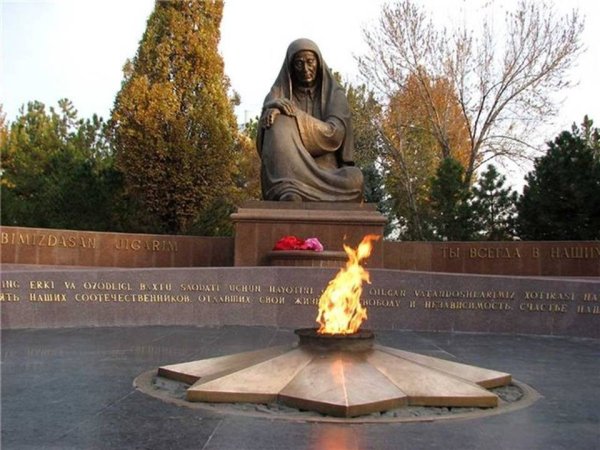 Хотира майдони в Ташкенте