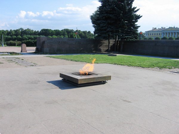 Вечный огонь на Марсовом поле