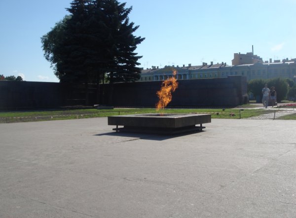 Вечный огонь Марсово поле в Санкт-Петербурге