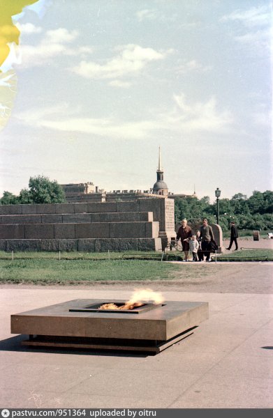 Вечный огонь Марсово поле в Санкт-Петербурге