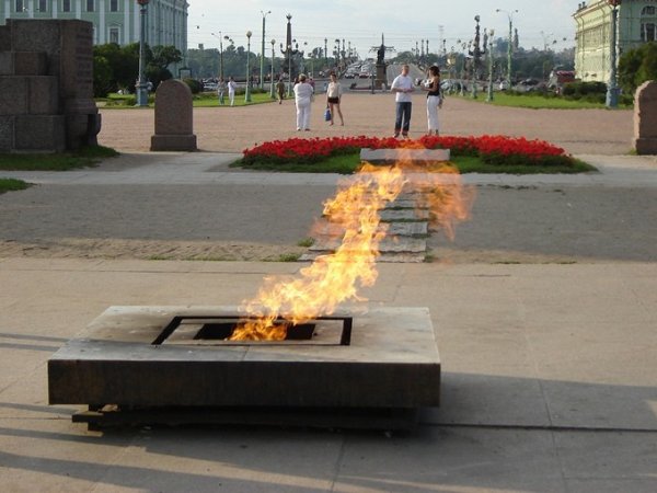 Вечный огонь Марсово поле в Санкт-Петербурге